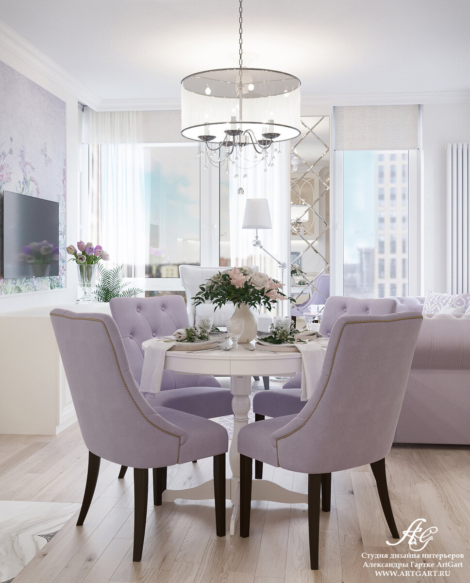 Конфигурация квартиры очень удачная, достаточно окон для двух комнат. Кухню разместили ближе к коридору: мебель расставили вдоль двух стен. С согласованием проблем не возникло, так как соблюдены все мокрые зоны. Заказчица мечтала о полноценной гардеробной, и дизайнер нашла возможность ее обустроить. К тому же нашлось место для высоких шкафов в прихожей, гостиной и спальне — можно сказать, что квартира укомплектована системами хранения по-максимуму.
Стены мы покрасили в светлые тона и декорированы молдингами — это отсылка к классическому стилю, который нравится заказчице. В качестве акцентов мы выбрали обои с цветочным принтом для гостиной, а в спальне — с изображением цветущей ветви. Стены в ванной мы тоже решили частично покрасить, остальные поверхности — в плитке.