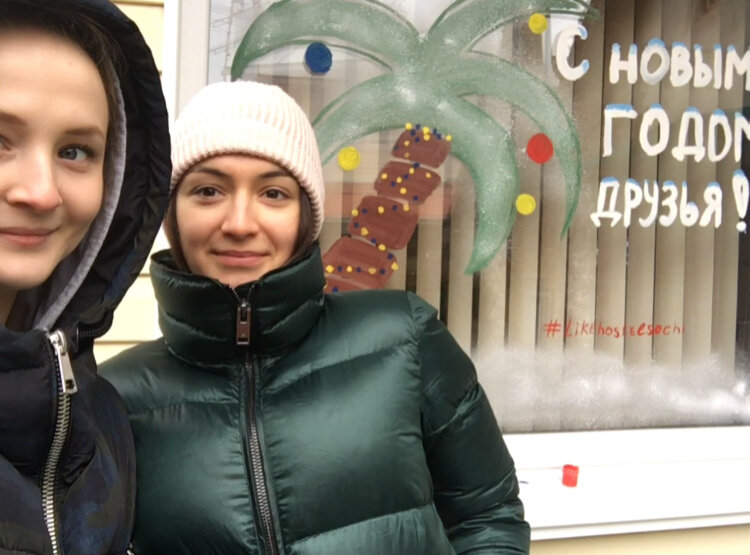 Тут мы нарисовали шедевр на окне ВМЕСТЕ!😂