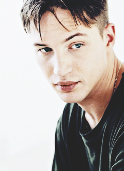 Источник: http://birthdaysoffmag.blogspot.com/2014/09/tom-hardy-more-info-gifs-and-photos.html