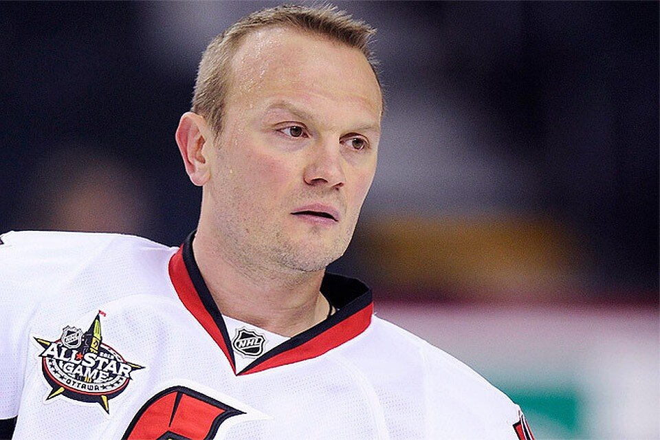 Голкипер Бен Бишоп заявил, что его коллега Сергей Гончар с годами только молодеет. За это российский хоккеист и получил именное прозвище героя рассказа Фрэнсиса Скотта Фицджеральда, передает "Чемпионат".