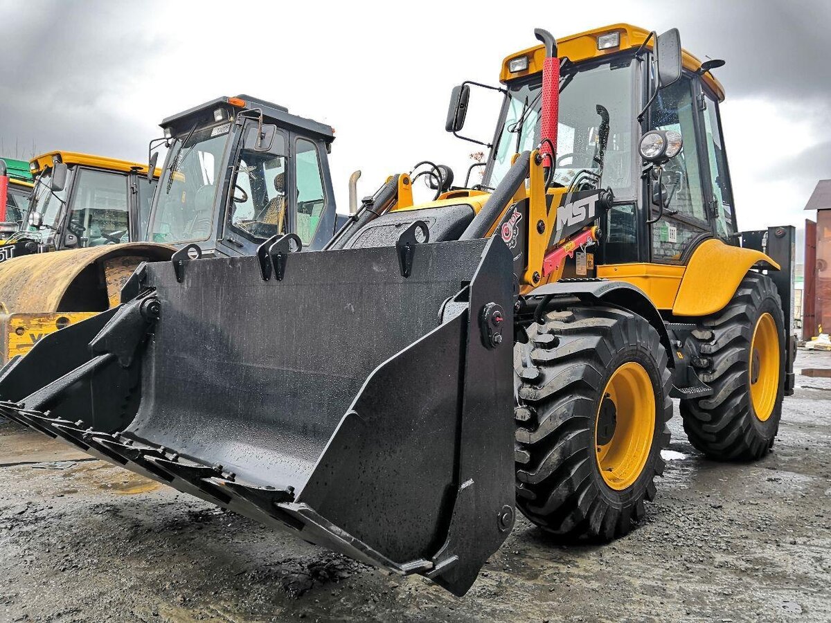 Универсальная и многофункциональная машина - экскаватор-погрузчик.