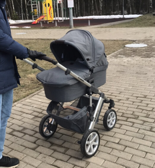 Наш танк. По лесу проезжает на ура