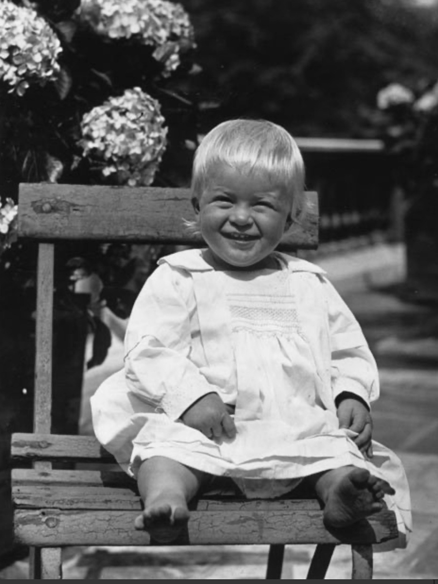 Принц Филип, 1922