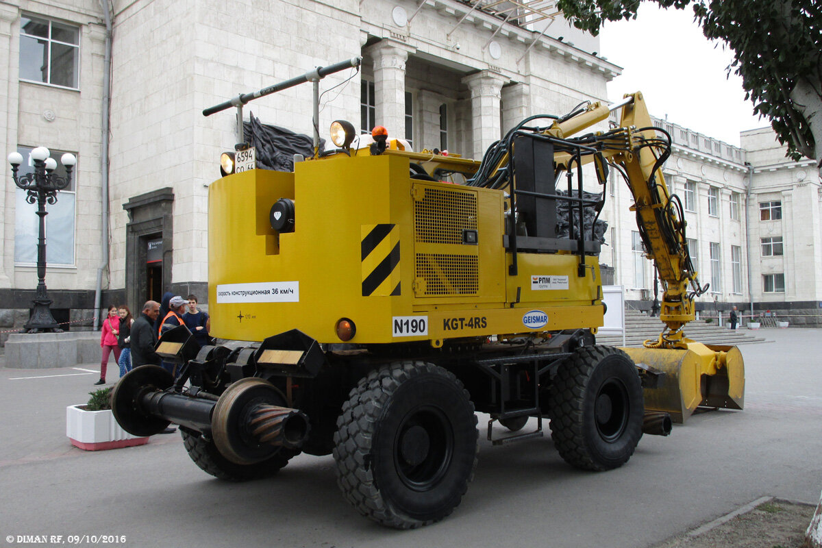 Kgt трактор ржд. пассажир красноярск. бесплатная доставка. грейфер kgt-4rs. экскаватор жейсмар kgt-4rs.