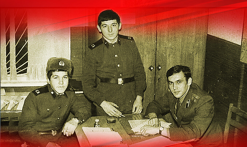 В писарях можно было и с начальником "за жизнь" поговорить, без фамильярности, конечно