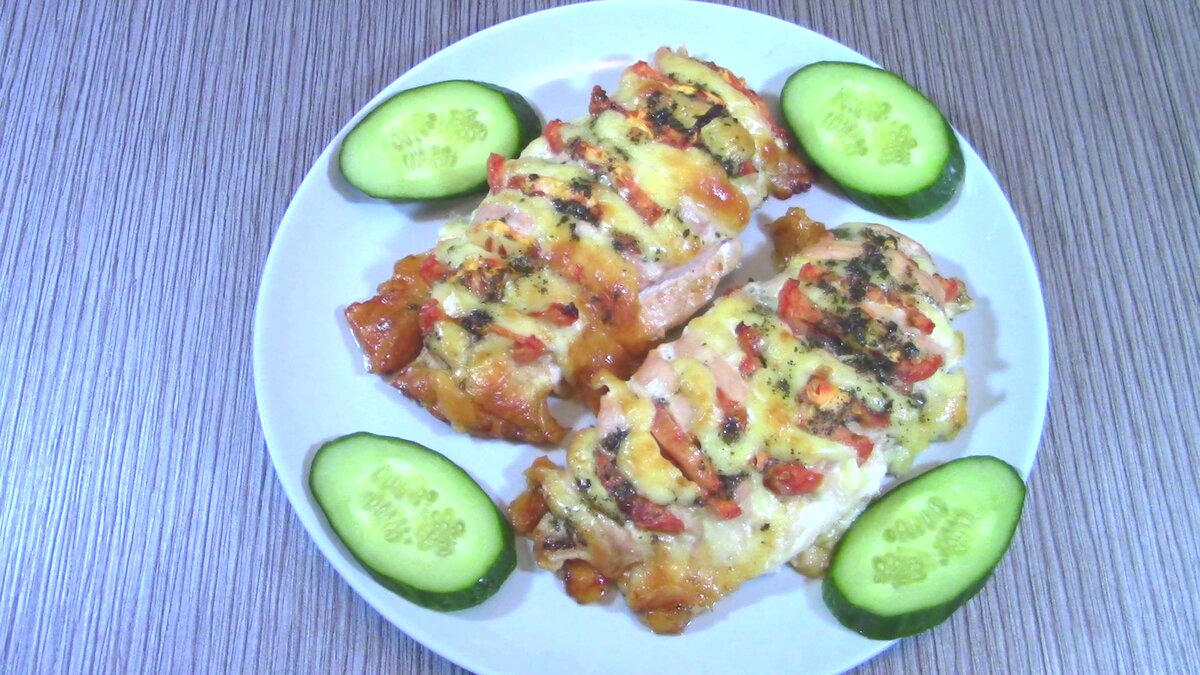 Здравствуйте дорогие подписчики и новые читатели! Сегодня приготовила вкусную, сочную куриную грудку. Ингредиенты самые простые. 
