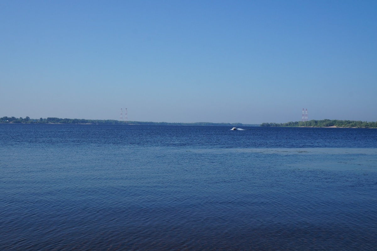 Катер на Волге