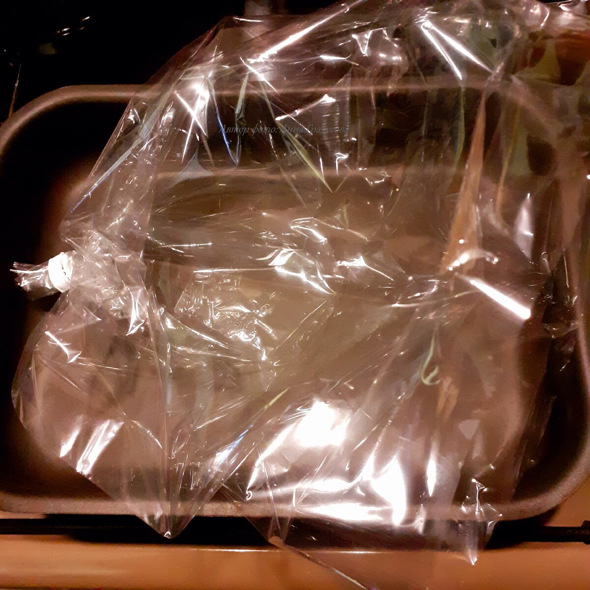 нужный отрез пакета с одной стороны закрепляем завязочкой 