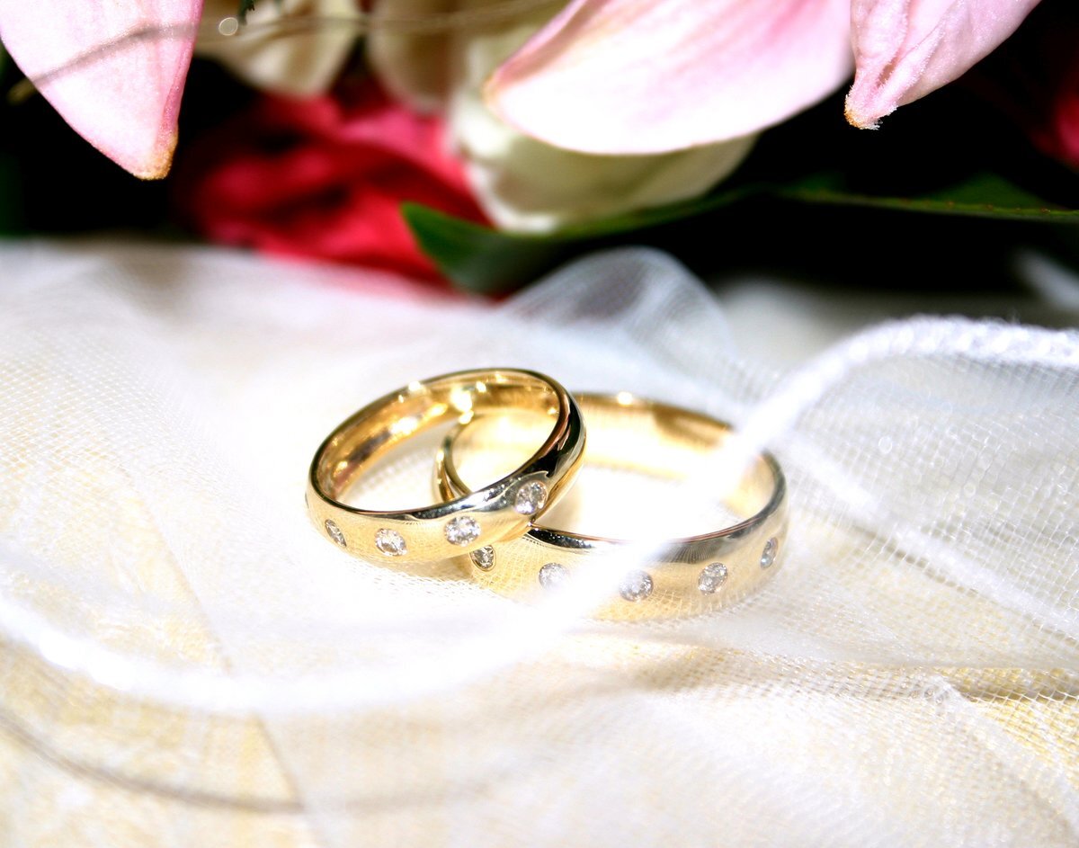 Кольцо замужества. Свадебные кольца. Кольца жениха и невесты. Свадебные кольца для молодоженов. ЗАГС кольца.