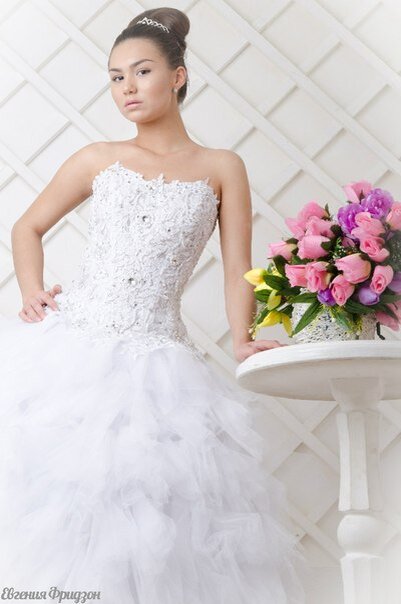 Бычкова Алина, Королева выпускного бала (Зеленогорск). Фото из архива проекта. Фотограф Евгения Фридзон. Прическа и макияж - самостоятельно. Платье - салон "Невеста". Место - фотостудия "В кадре" (Красноярск)