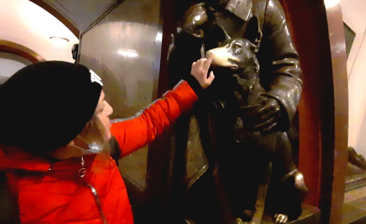 Нос собаки затерли практически до дыр.