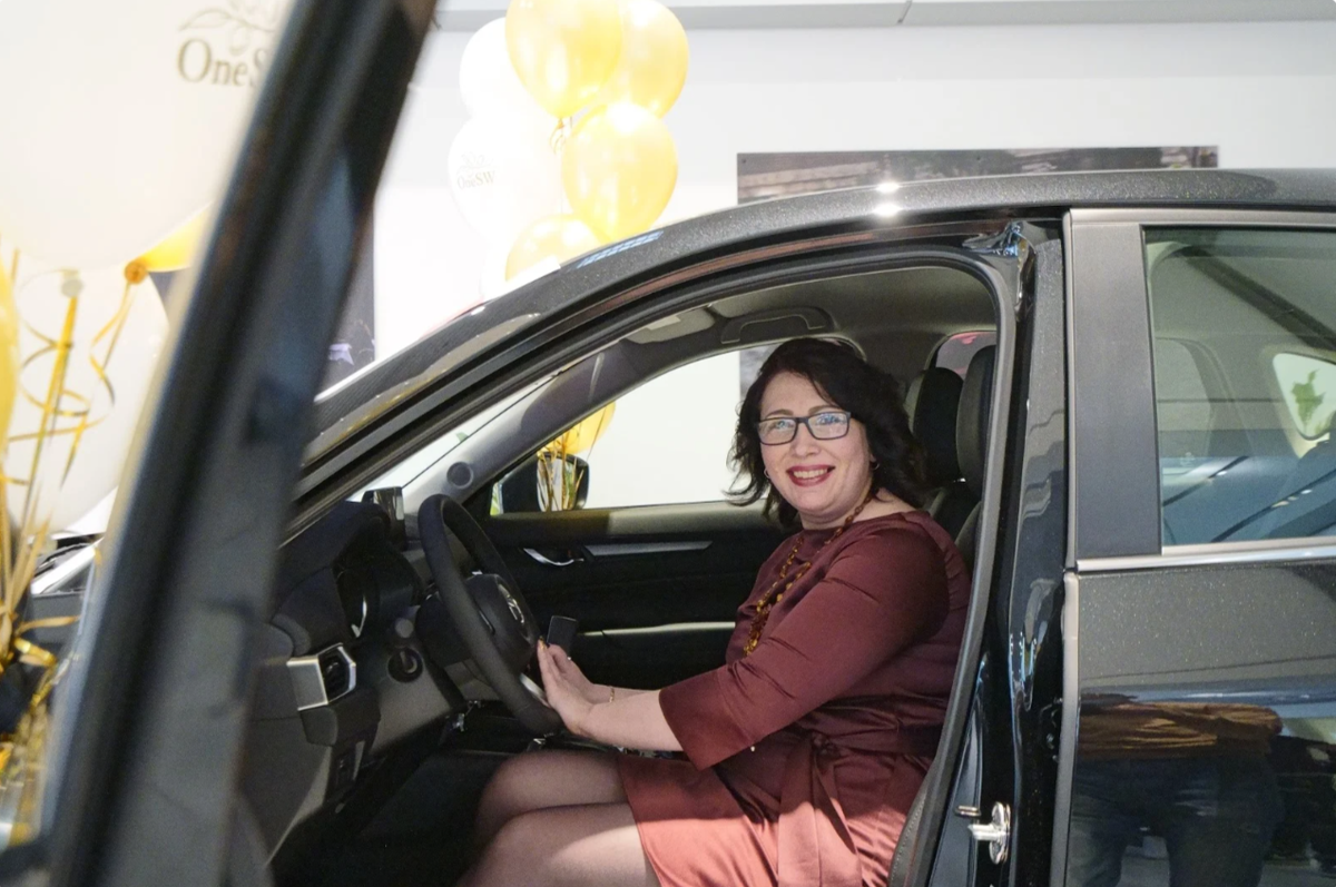 Я довольна своей работой, которая принесла мне уверенность в завтрашнем дне. Я безумна рада тому, что компания поддерживает меня, выстраивает диалог и преподносит заслуженные подарки.