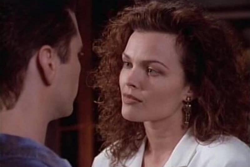 кадр из фильма:  "Беверли-Хиллз 90210" 