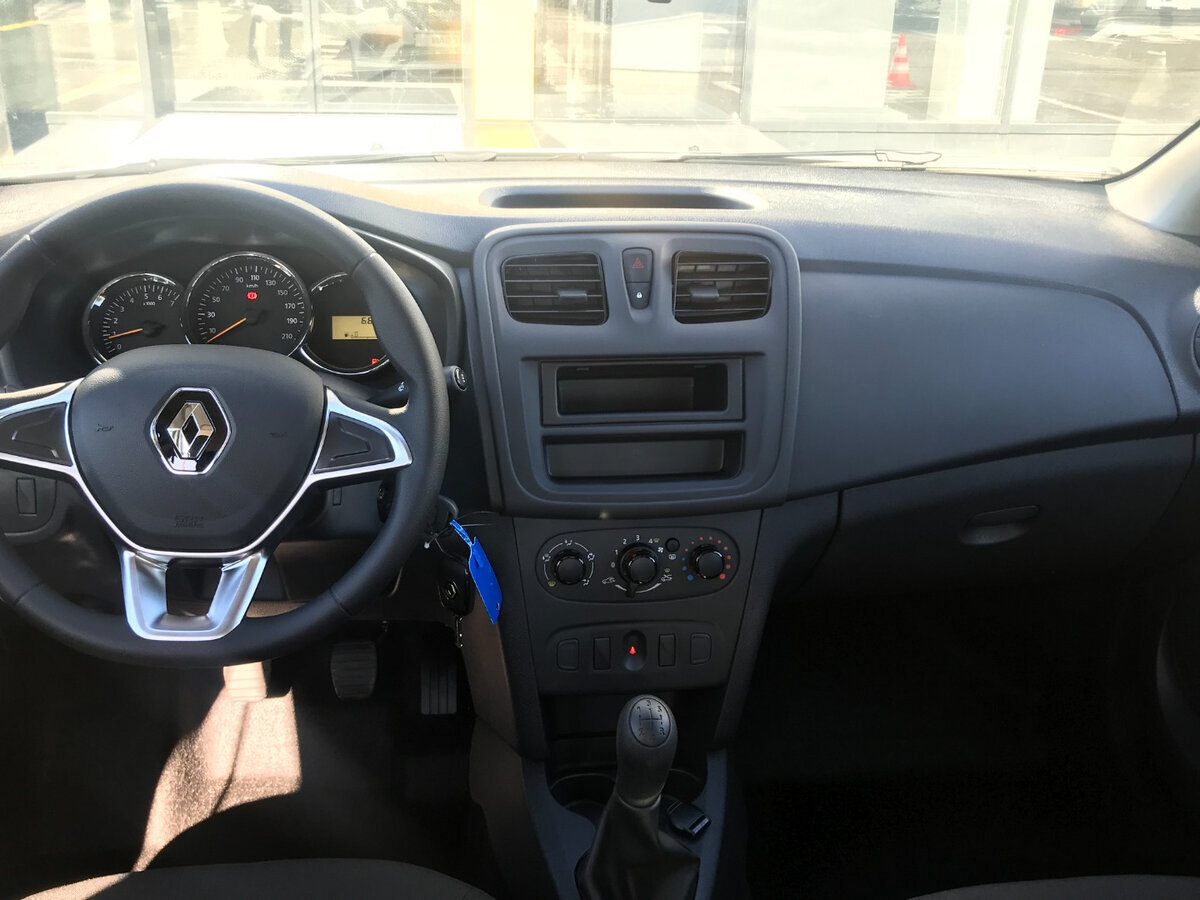 Renault Logan. Источник иллюстрации - auto.ru