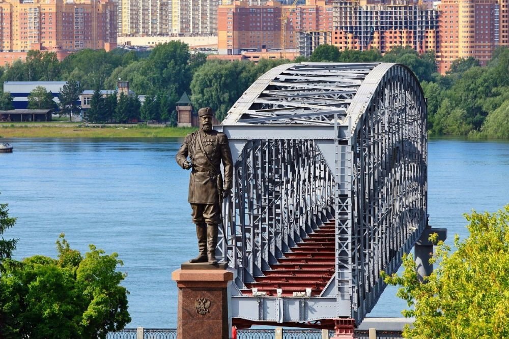 Памятник мосту в Новосибирске