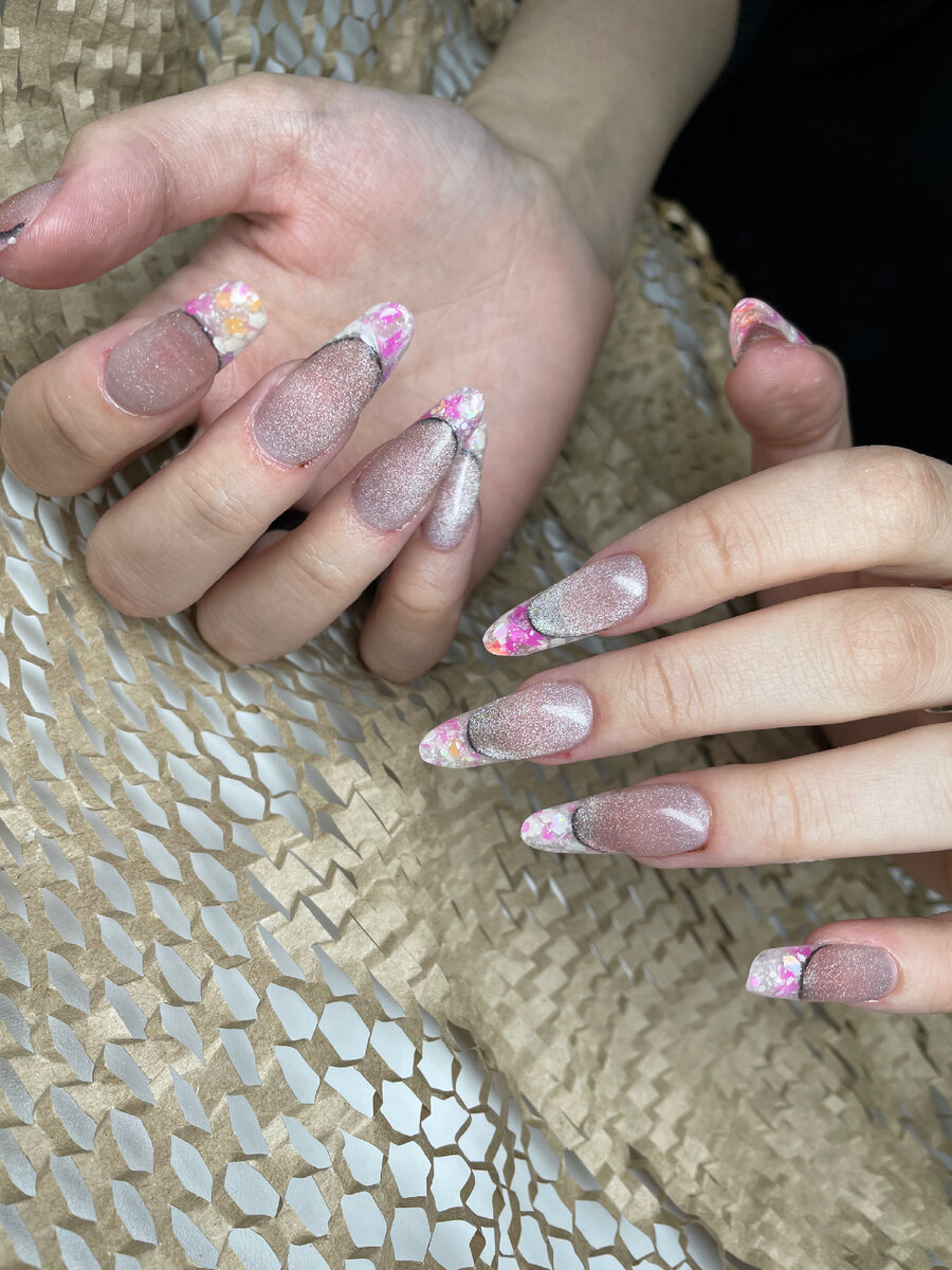 На фото моделирование верхние формы акригелем.