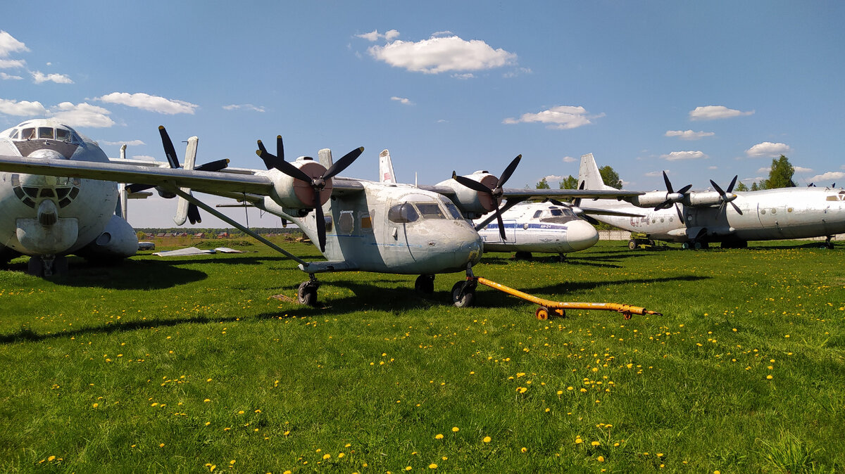Общий вид самолёта Ан-14 (б.н. 01)