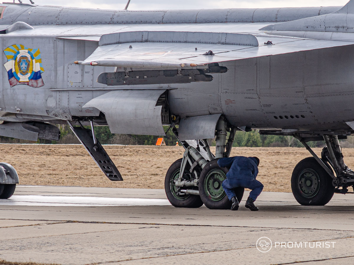 Загадочный ритуал перед взлётом МиГ-31 🤷‍♂️🛩🙇‍♂️8