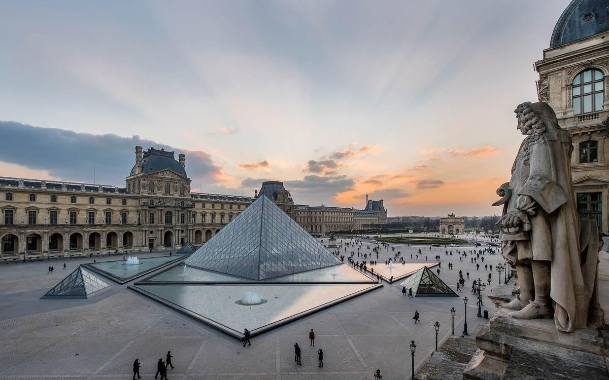 Лувр, Париж