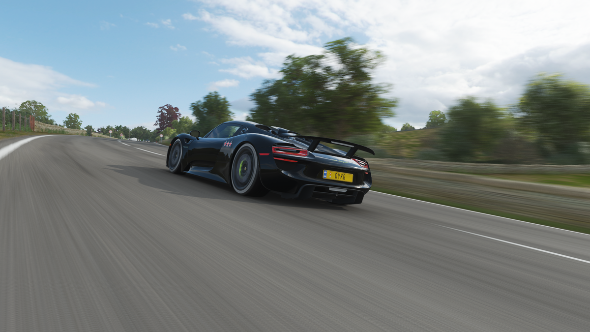  Porsche 918 Spyder. Первый получивший три звёздочки на борт.