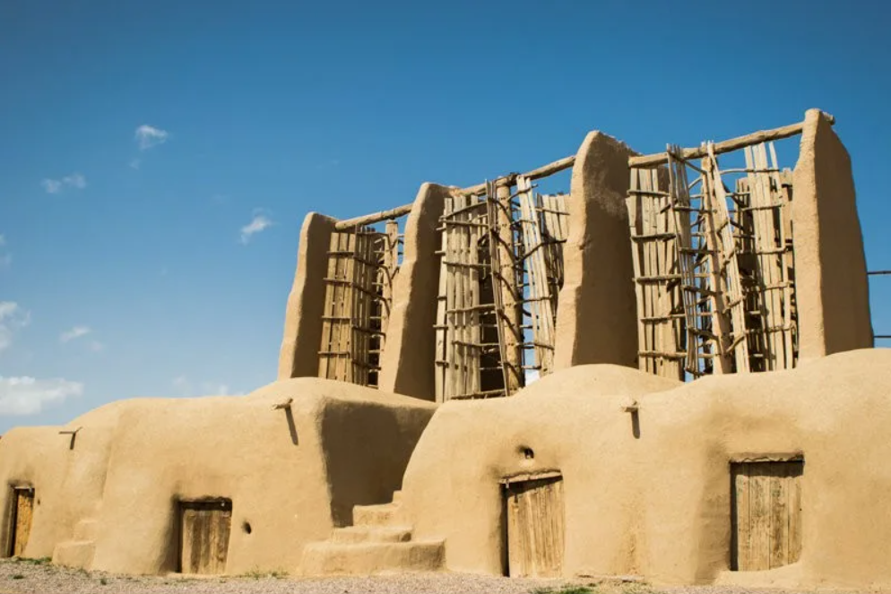 Не учи как жить тех, которые как-то живут 