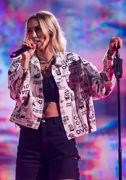 Певица Mary Gu