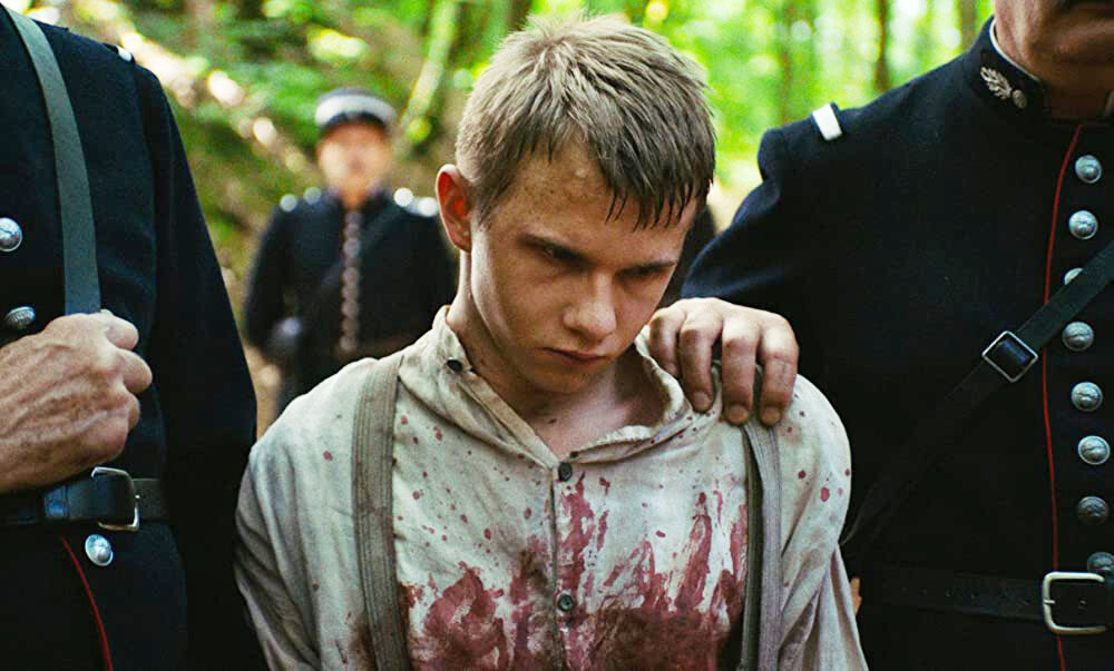 Кадр из фильма Bruno Reidal. Режиссер: Vincent Le Port. Оператор: Michaël Capron. Производство: arte France Cinéma, Capricci Films, Centre National de la Cinématographie (CNC), Ciné, Cinéventure 5, Fondation GAN pour le Cinéma, Région Nouvelle-Aquitaine, Région Occitanie/Pyrénées-Méditerranée, Stank