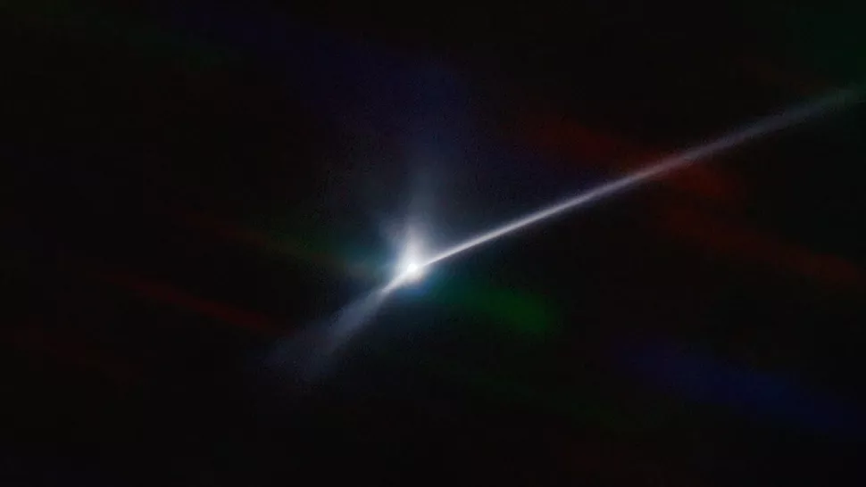 Через два дня после того, как космический корабль NASA врезался в астероид Dimorphos, телескоп в Чили запечатлел его новый хвост, ставший следствием этого удара. Вот так человечество оставляет свой след в открытом космосе. Фото предоставлено NOIRLab.