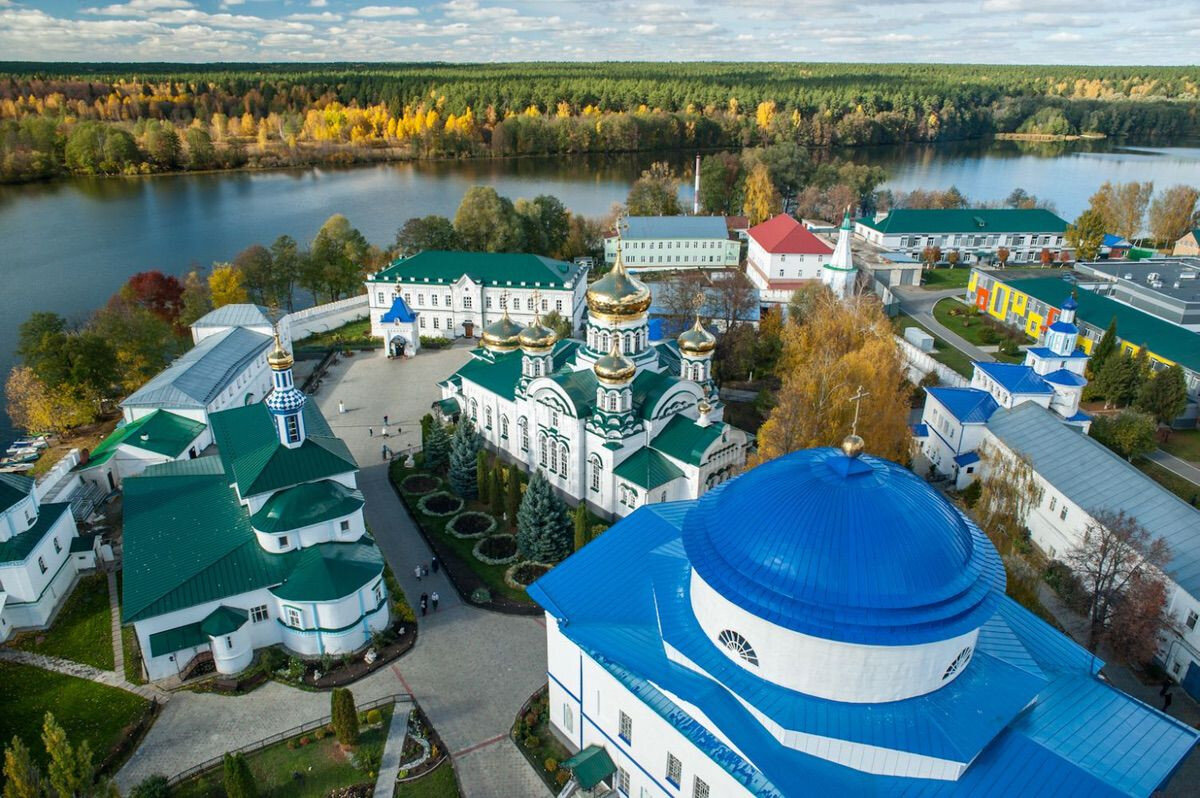 Раифский богородицкий монастырь татарстан. Раифский Богородицкий монастырь Казань. Храм Раифа Казань. Богородицкий мужской монастырь в Раифе. Рифицкий Богородский монастырь.