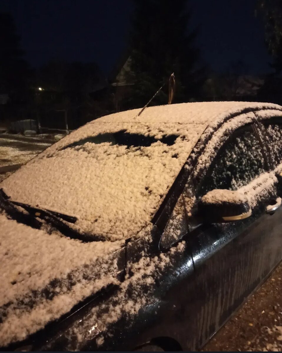 Машина через пару минут снегопада. 