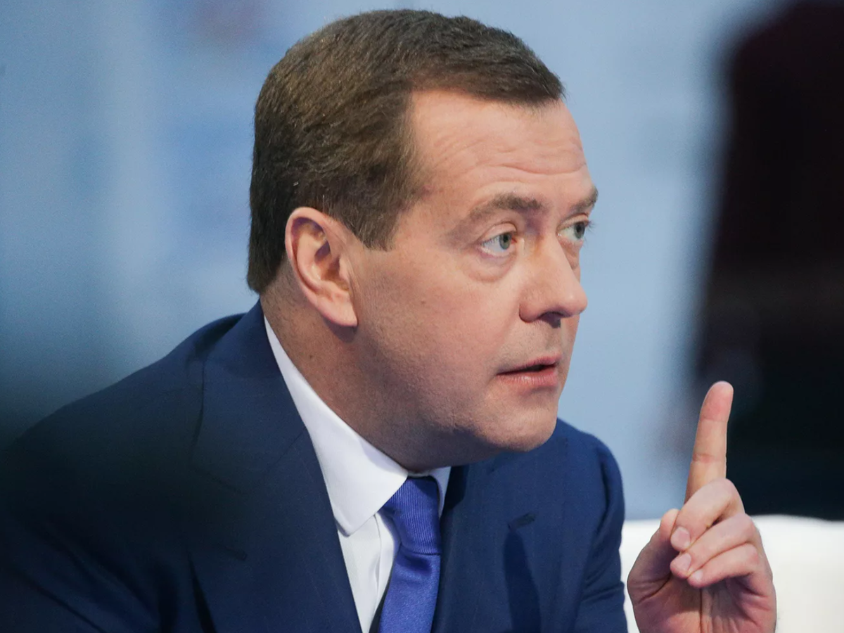    Медведев рассказал, зачем Запад сталкивает два близких народа Алексей А.