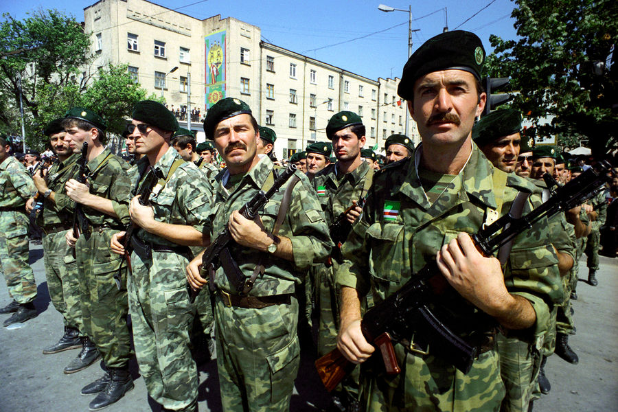 К 1994-му году Дудаев умудрился собрать армию в 40 тысяч штыков - достойно иного европейского государства. Чего совершенно не приняли в расчет московские генералы 