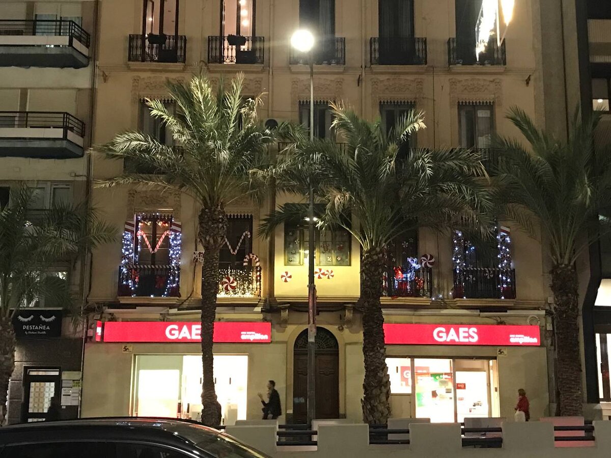 Рождественские украшения на испанских улицах
