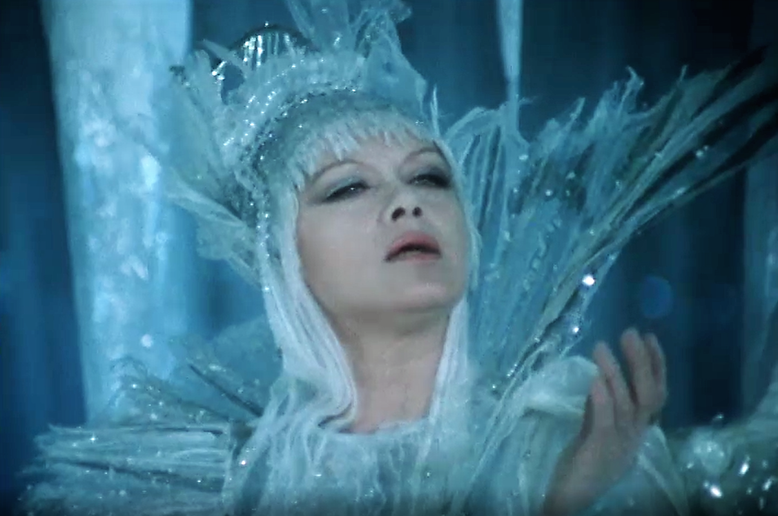 А.Фрейндлих в роли Снежной королевы. Кадр из фильма "Тайна Снежной королевы" (1986)