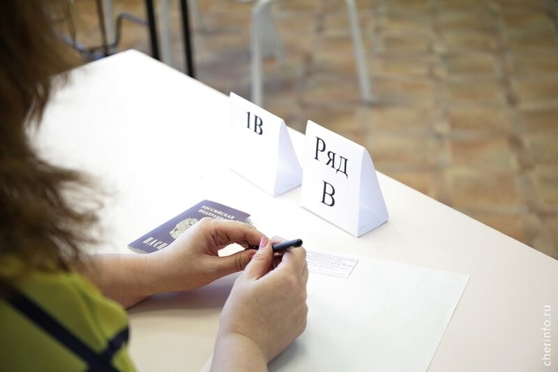    Череповецкие одиннадцатиклассники писали сочинение 7 декабря. Работу выполняли 1319 человек, пять человек получили незачет.