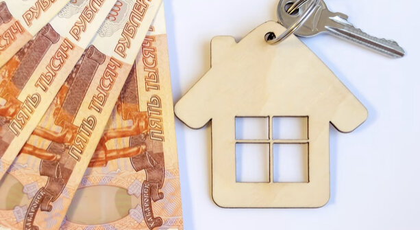 Я семь последних лет работала без перерыва, чтобы закрыть ипотеку.
У меня был большой первый взнос. Экономила буквально на всём, чтобы гасить платежи раньше срока. И я гасила.
За последние семь лет отдыхала всего 4 дня. Это было в 2020 году. У меня поднялась температура и заложило нос. Хоть мне и было очень плохо, но на работу я вернулась свежей и полной сил. Непередаваемое ощущение приятной усталости. За семь лет это мой единственный эпизод, который можно называть счастливым.
Сейчас у меня абсолютное счастьи и сильное чувство разочарования.
Я расплатилась на этой неделе с ипотекой. Круто, что квартира теперь моя, а не банка.
Но я не знаю, что делать дальше. Работать в таком режиме больше не надо. Но у меня кроме работы ничего нет.
Раньше было хобби — увлекалась скрапбукингом, но распродала весь инструмент и заготовки.
До этого увлекалась лёгкой атлетикой. Сейчас не то что бегать, лишний квартал пройти для меня — это испытание.

Знакомая с работы посоветовала смотреть фильмы. Я за пять лет всё пропустила. Но если по правде, то не хочу ничего смотреть.