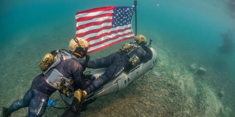 Подводные водолазы США на задании.  фото: картинки  яндекса.