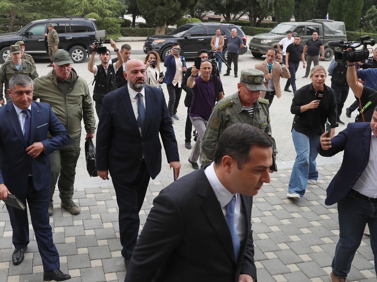    Делегация армян Карабаха прибыла на встречу с представителями Азербайджана© AP Photo / Azerbaijan State News Agency AZERTAC / Roman Ismailov