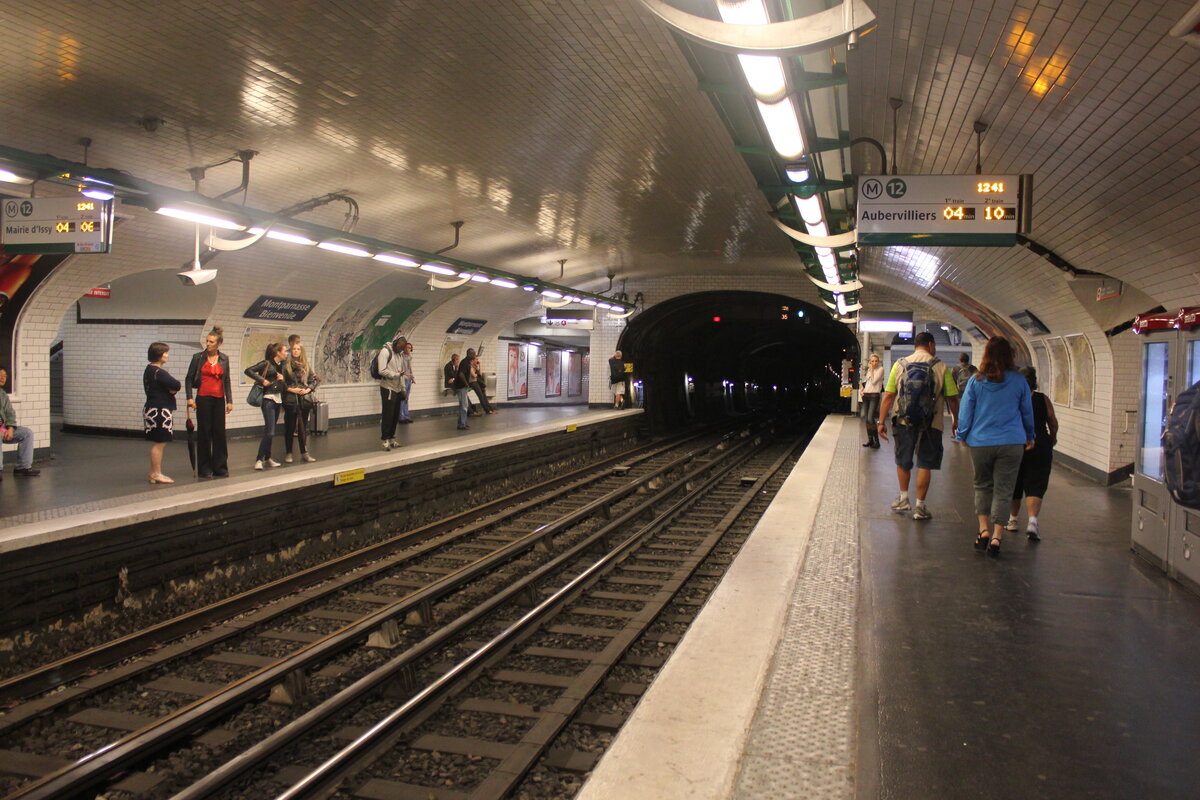 Одна из станций Парижского метрополитена