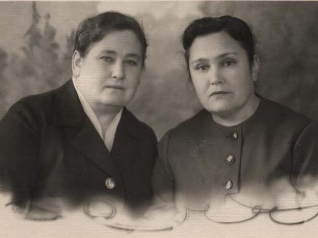 Ирина и Хелена. Примерно начало 90-х. Из семейного архива автора 