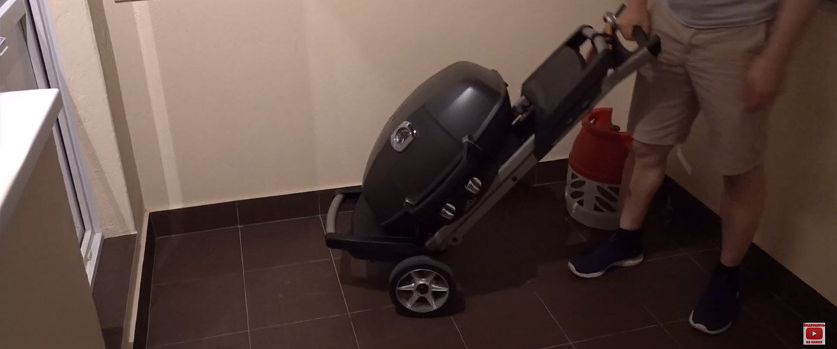 Napoleon Travelq 285x в сложенном состоянии и готов к транспортировке.