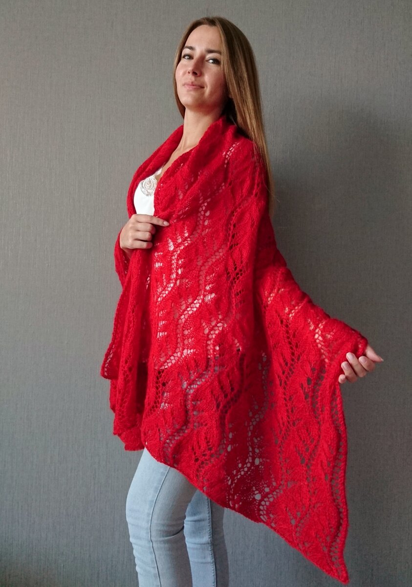 Такой палантин смотрится очень празднично! 