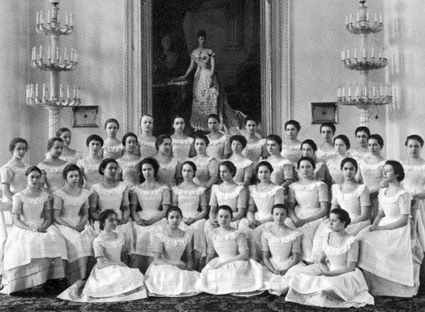 Один из последних выпусков в Смольном институте благородных девиц

Wikimedia Commons
