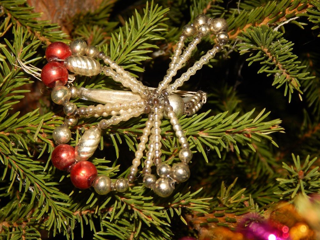 Ёлочная игрушка "Стрекоза", стекло, 1955 год, привезена из ГДР.