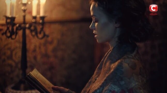 Катя молится за убиенную подругу