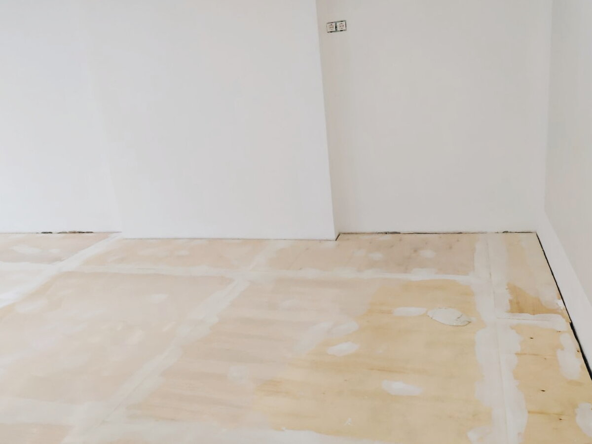 О том,как монтажники "Пол и Холл" работали над укладкой сценического линолеума