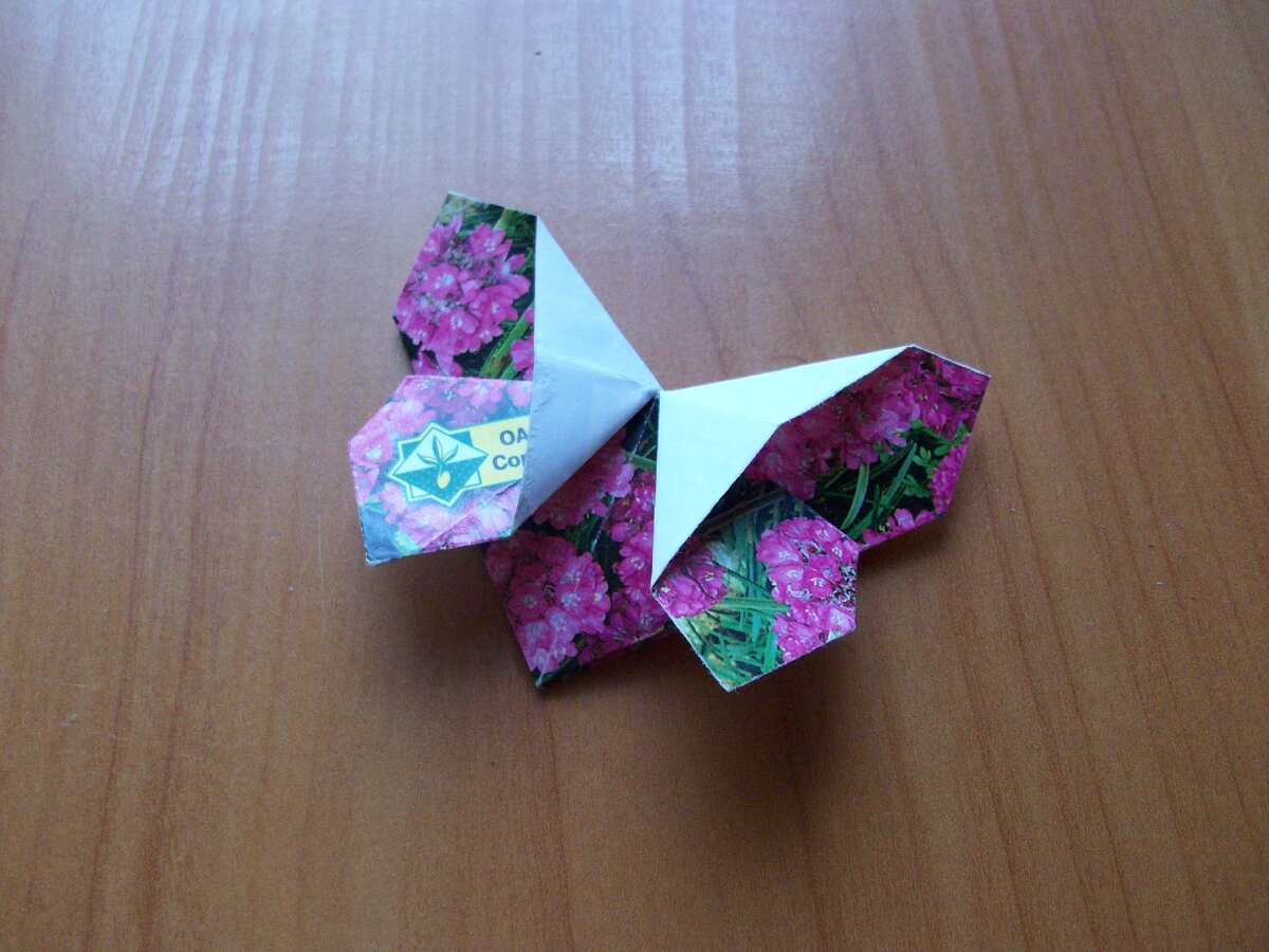 Бабочка-закладка очень хорошо из них получается 