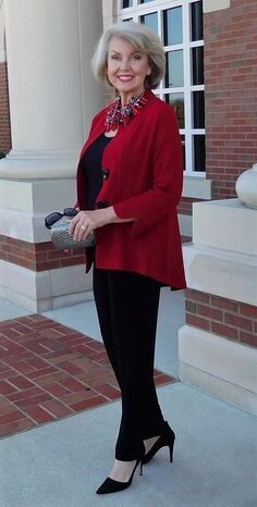 Модный гардероб для женщины после 50 лет