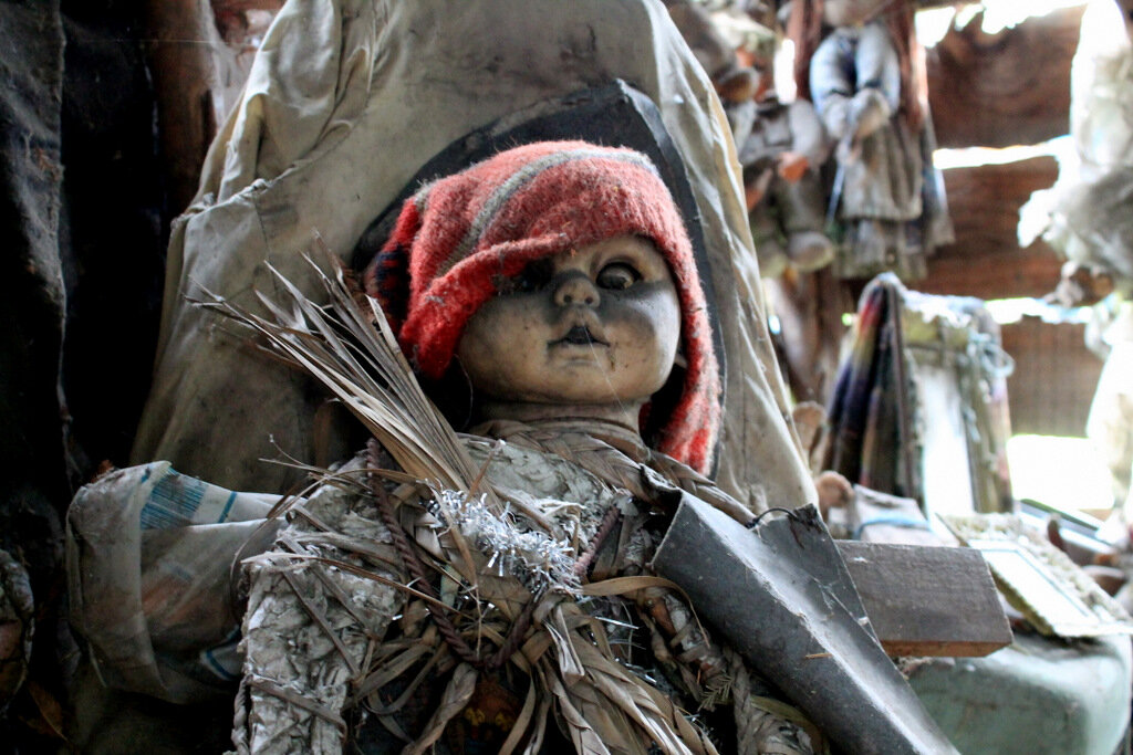 Пугающий Остров Кукол: мистическая история ужаса, созданная странным человеком
