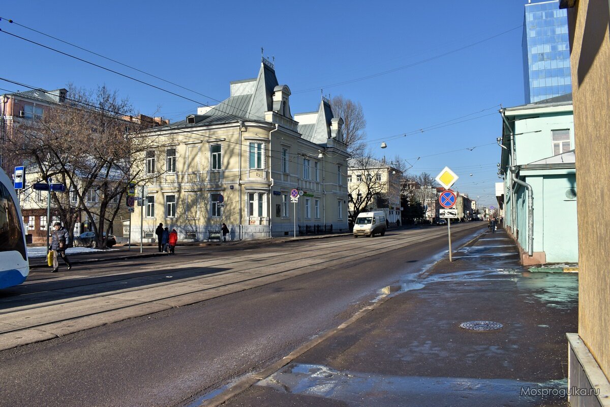 Угол Бауманской и Денисовского